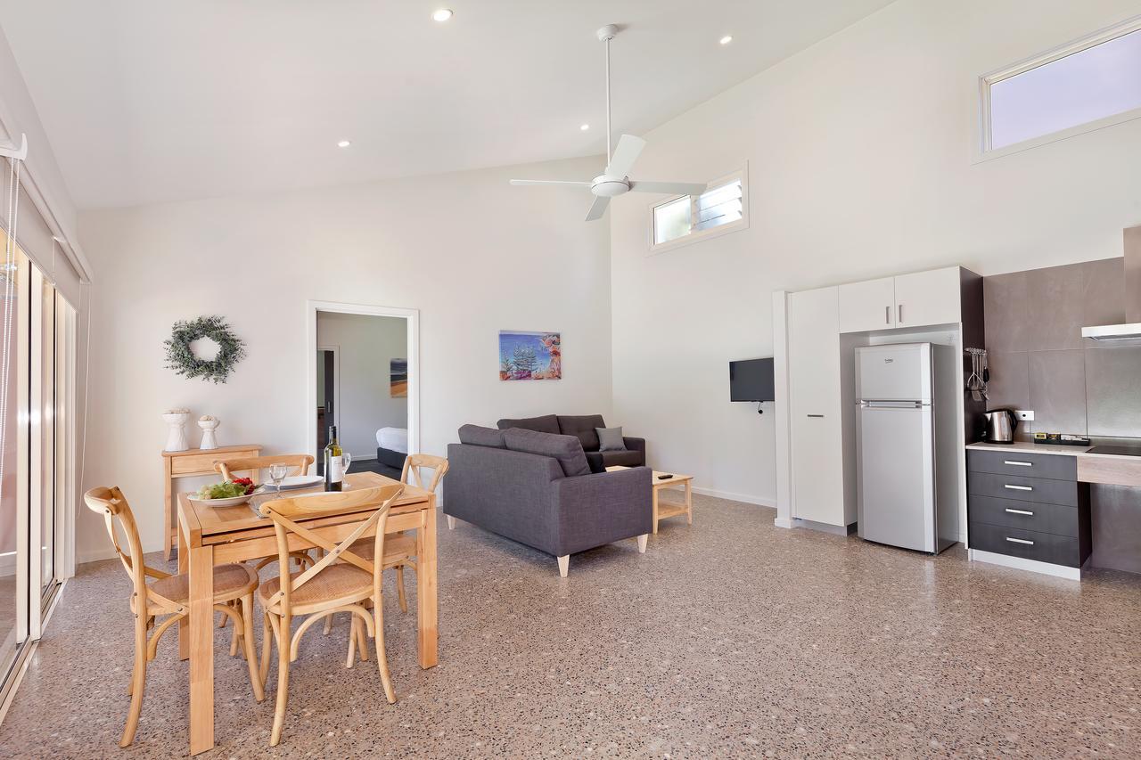 Tathra Beach House Holiday Apartments ภายนอก รูปภาพ